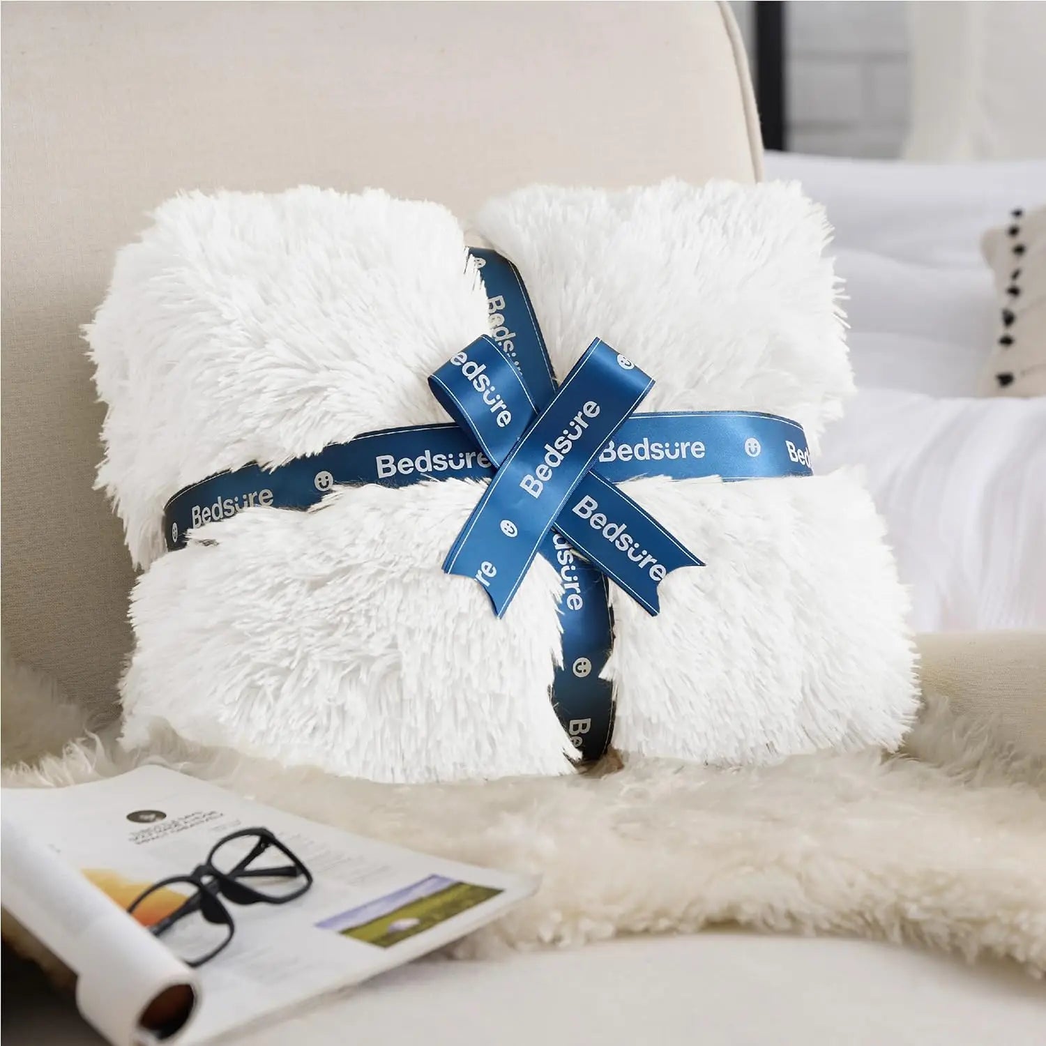 Bedsure Soft Fuzzy Faux Fur Throw Blanket, 640 GSM